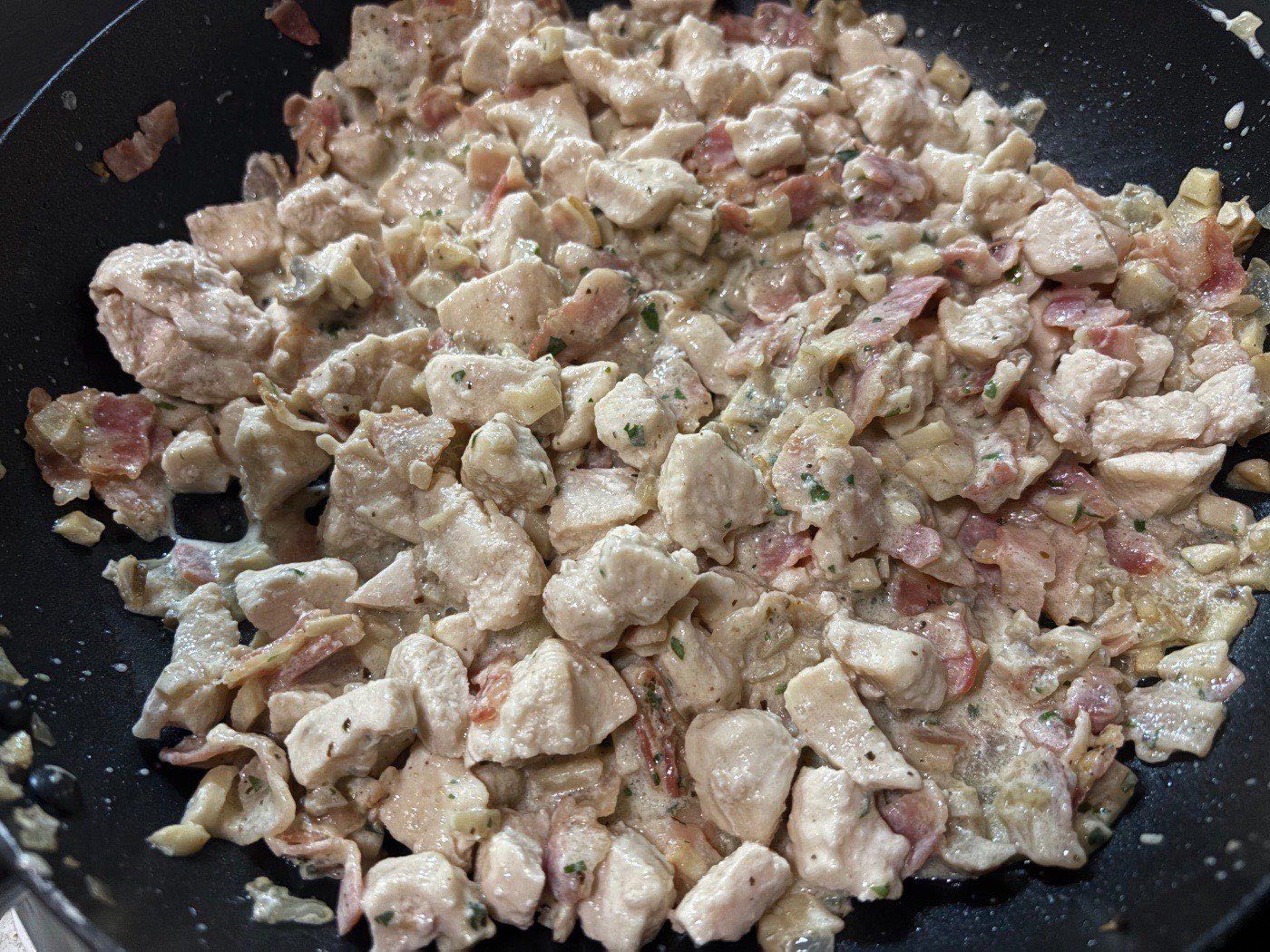 Tejszínes csirke baconnel és gombával – 4. lépés