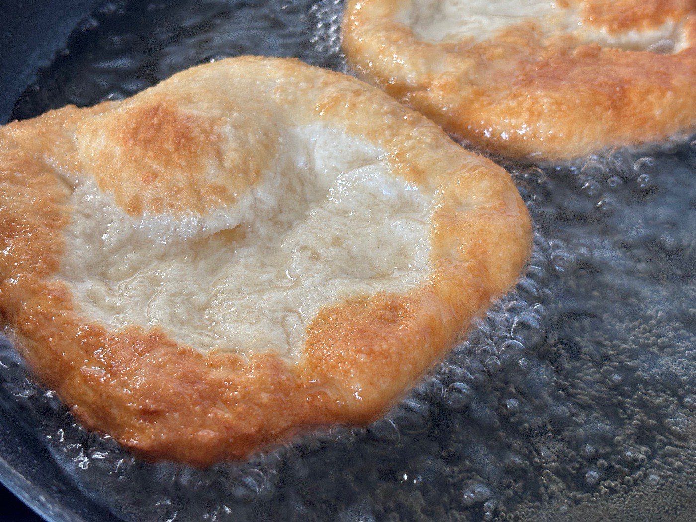 Házi lángos - puha, foszlós és ropogós – 3. lépés