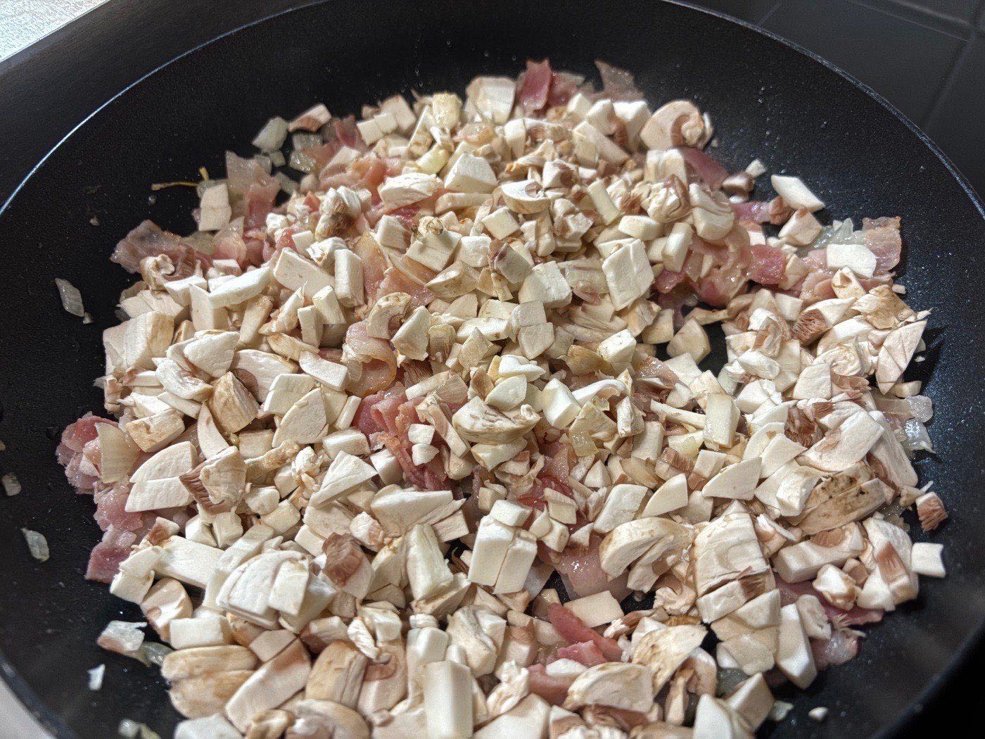 Tejszínes csirke baconnel és gombával – 3. lépés