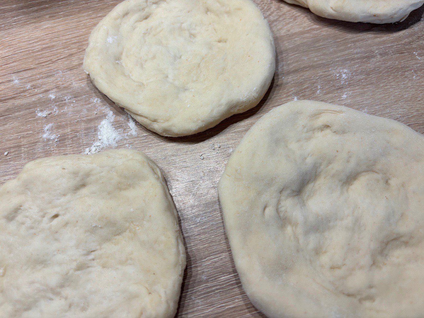 Házi lángos - puha, foszlós és ropogós – 2. lépés