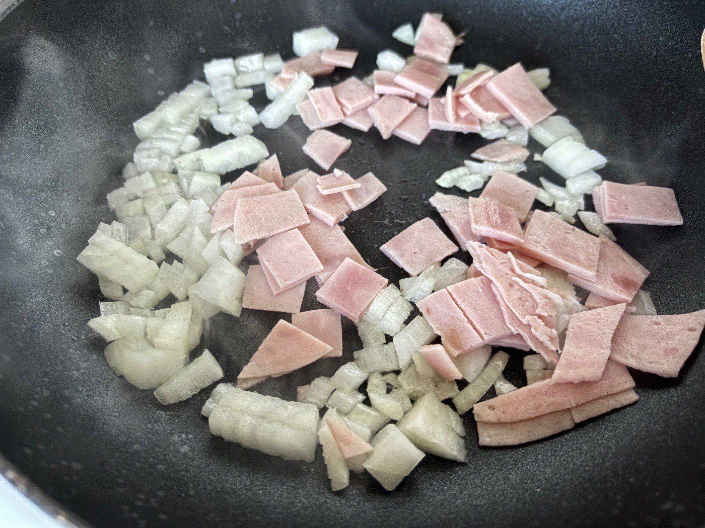 Puha tojásfasírt serpenyőben – Előkészületek