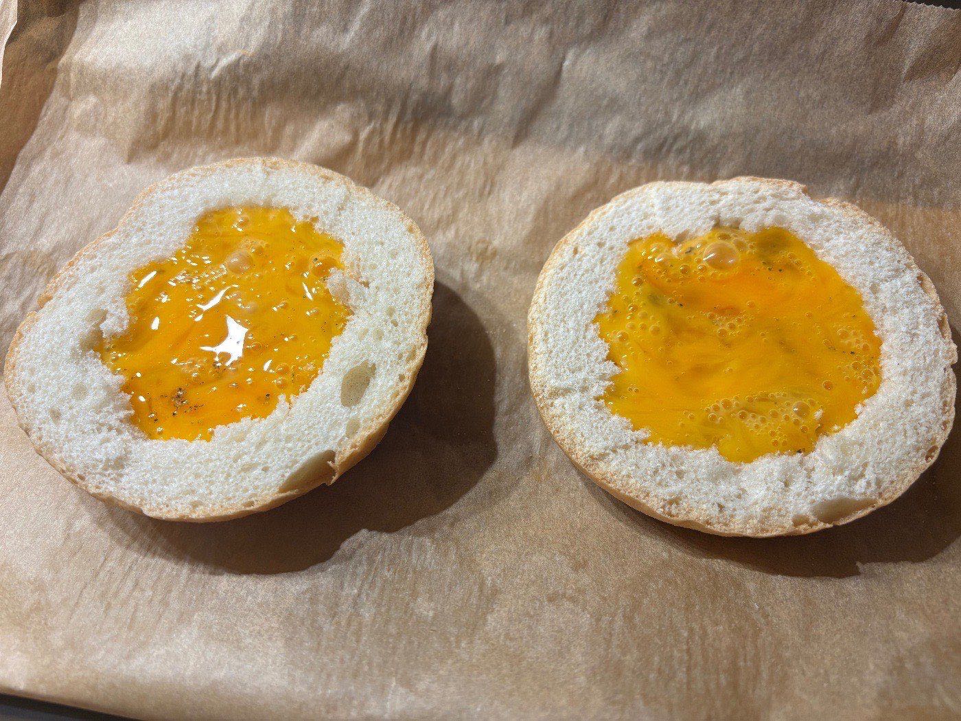 Töltött zsemle tojással - egyszerű brunch recept – 1. lépés